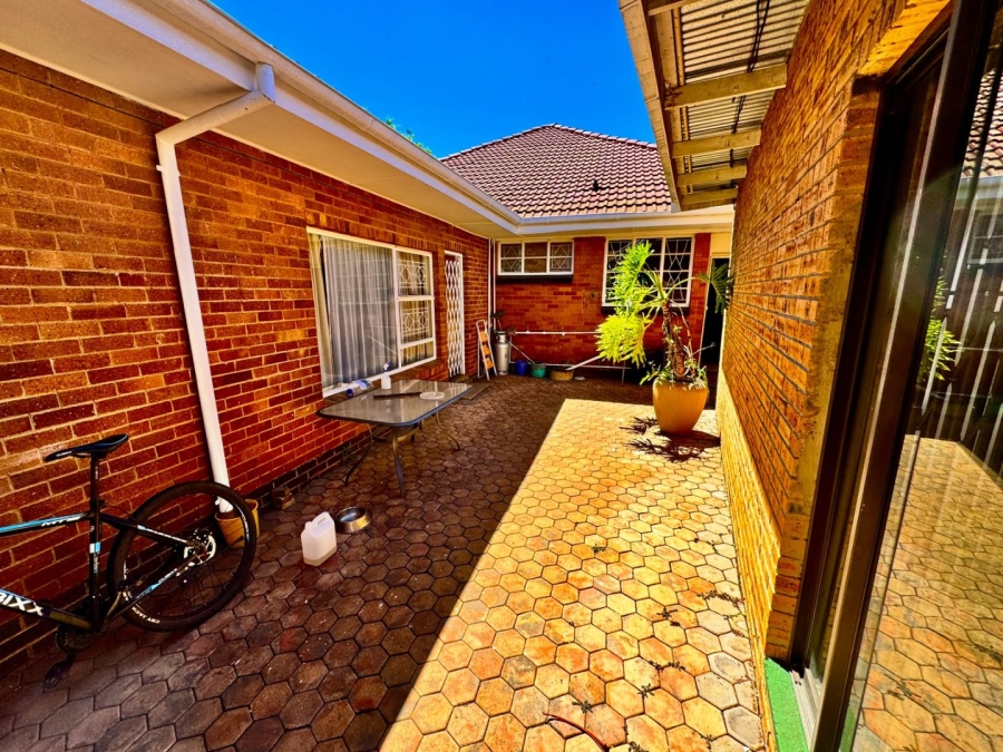 5 Bedroom Property for Sale in Potchefstroom North North West